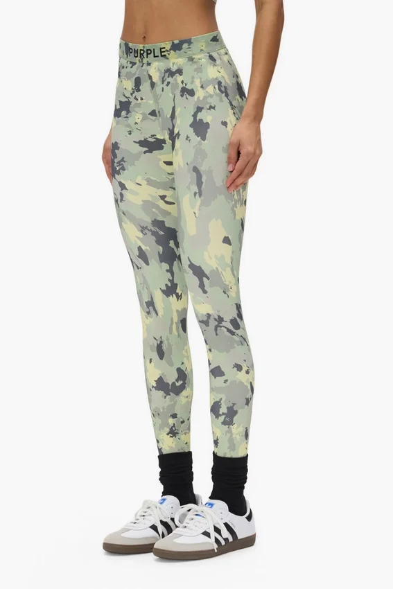 Leggings in nylon con stampa mimetica dipinta