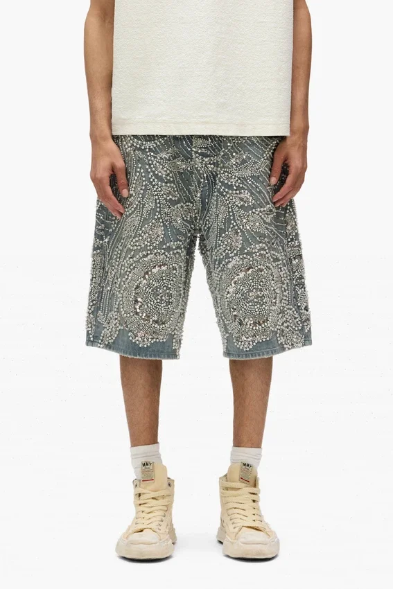 P070 Shorts con decorazioni in cristallo e perline applicate a mano