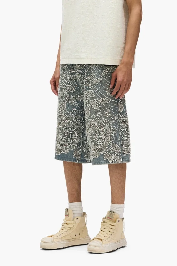 P070 Shorts con decorazioni in cristallo e perline applicate a mano