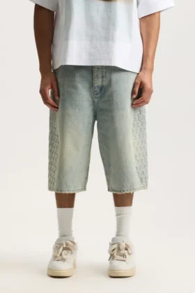 P070 Shorts con monogramma in rilievo