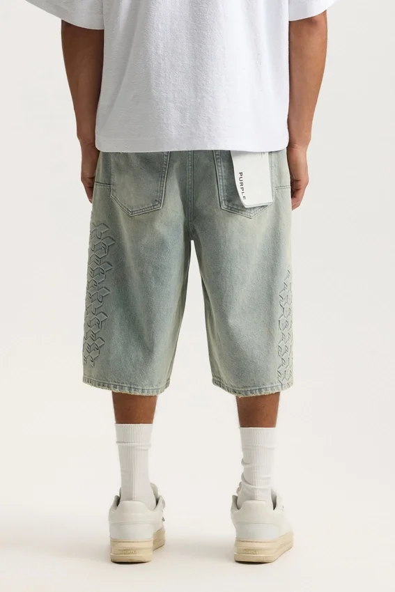 P070 Shorts con monogramma in rilievo