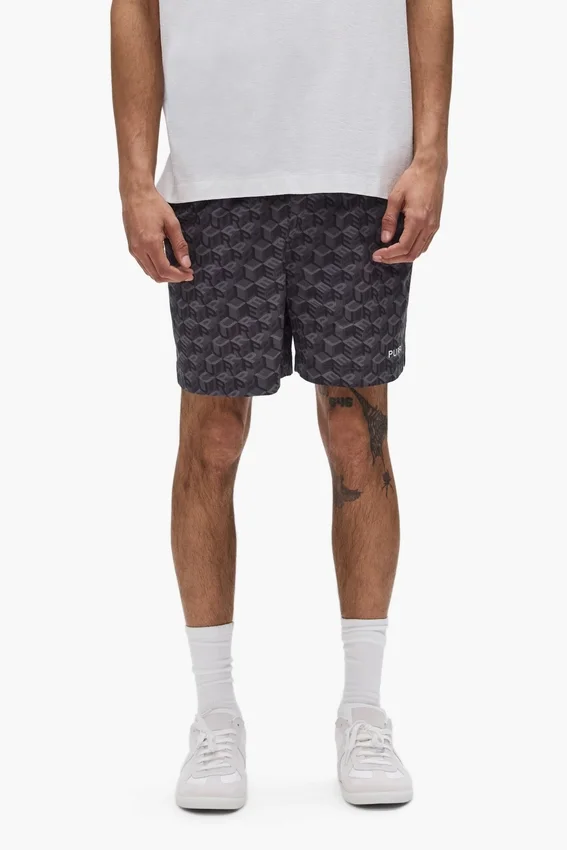 Pantaloncini con monogramma a cubi su tutto il capo