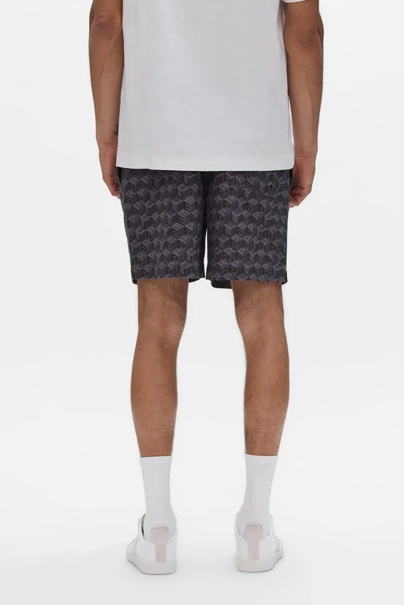 Pantaloncini con monogramma a cubi su tutto il capo