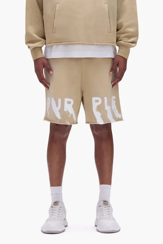 Pantaloncini con scritta dipinta