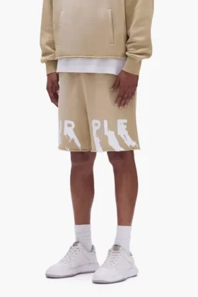 Pantaloncini con scritta dipinta