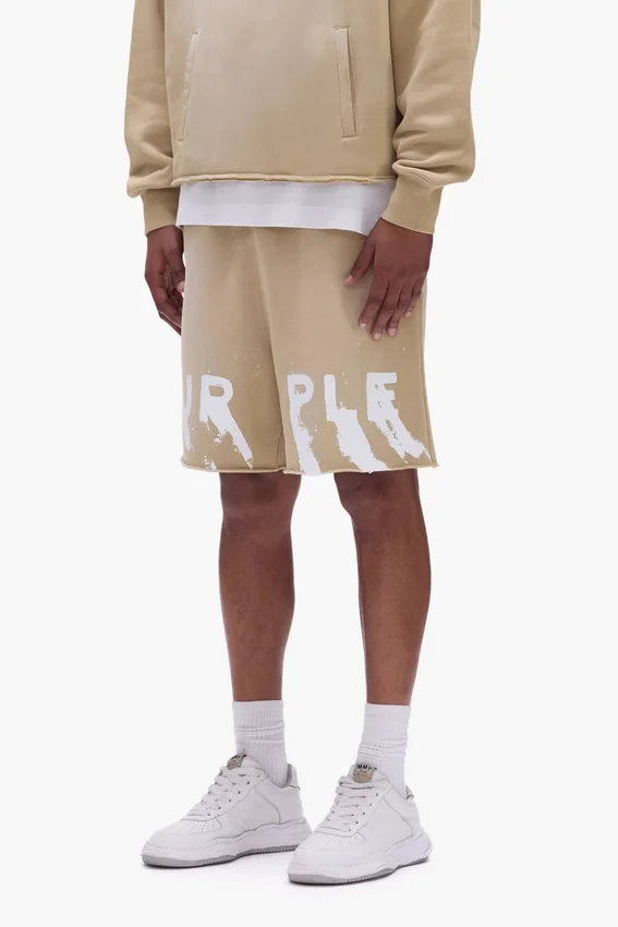 Pantaloncini con scritta dipinta