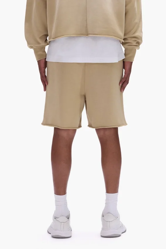 Pantaloncini con scritta dipinta