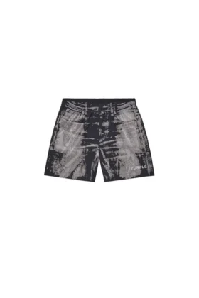Shorts con cristalli consumati su tutto il capo
