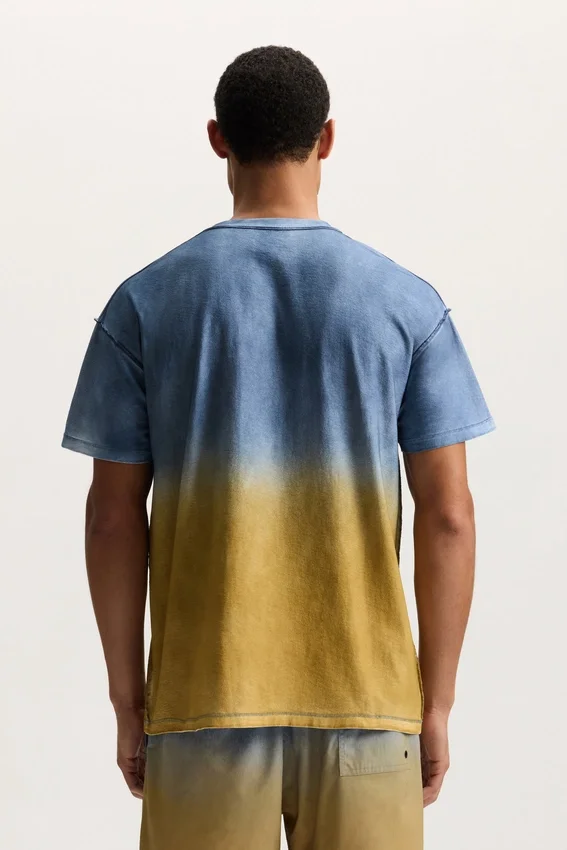 T-shirt con logo sbiadito