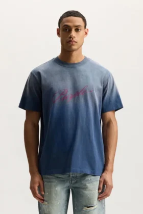 T-shirt con scritta in corsivo obliquo